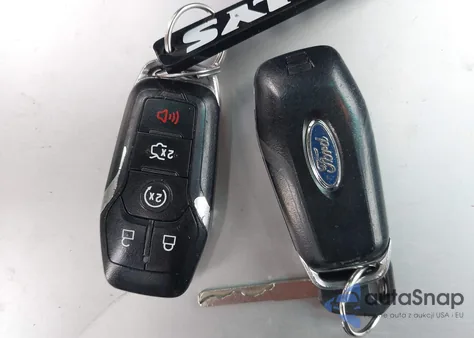 2016 Ford Explorer Platinum z USA, uszkodzony, nr VIN 1FM5K8HT5GGC22267